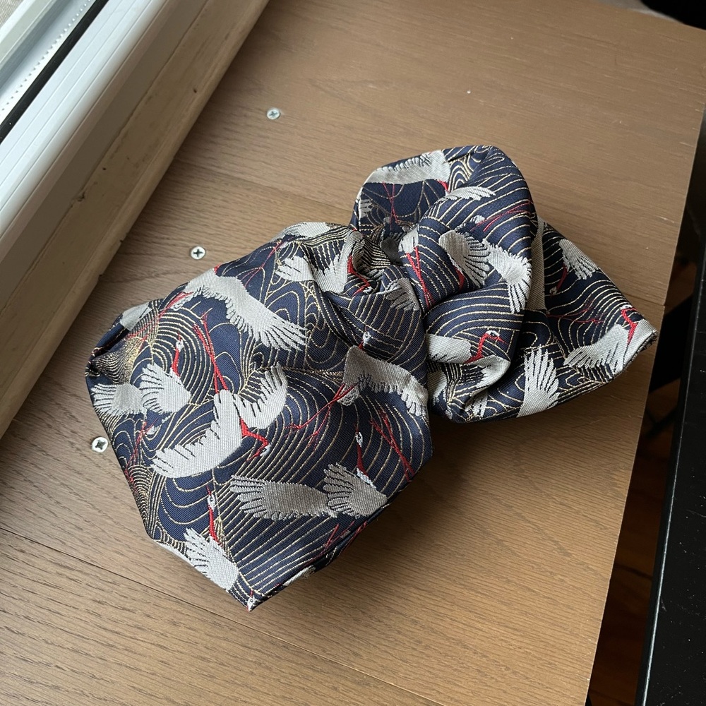 (NWT) Blue/gold hair band / headband with cranes and gold lines graphics